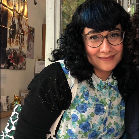 Meet your Posher, Evelyn - Picture 2 of 8